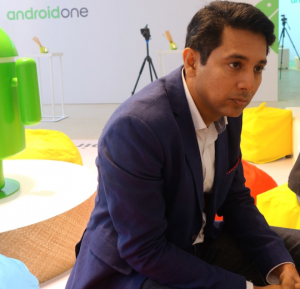 Produktmanager Caesar Senupta verriet bei der Android One Präsentation Update Pläne für das preiswerte Smartphone